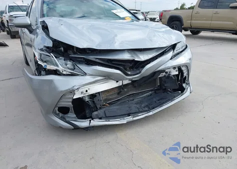 2020 Toyota Camry Le z USA, uszkodzony, nr VIN 4T1C11AK4LU395938